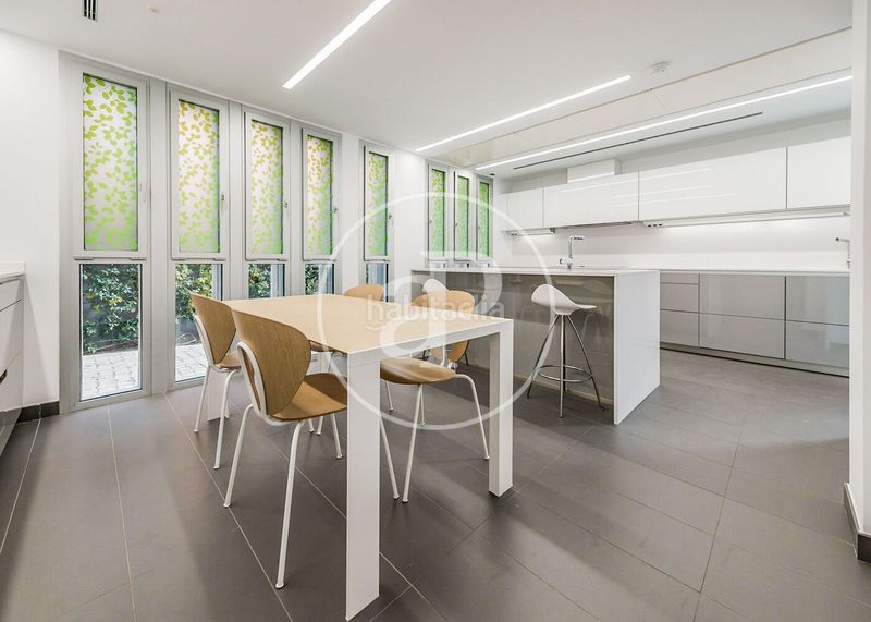 Foto f3782030-b1a4-46b0-b237-9764c03921ef. Casa aparellada amb calefacció aparcament piscina a Madrid