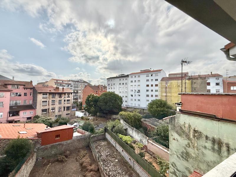 Foto dbe6eb92-043a-4e64-8d08-e52bffbd3b3c. Edifici a Centro Avilés