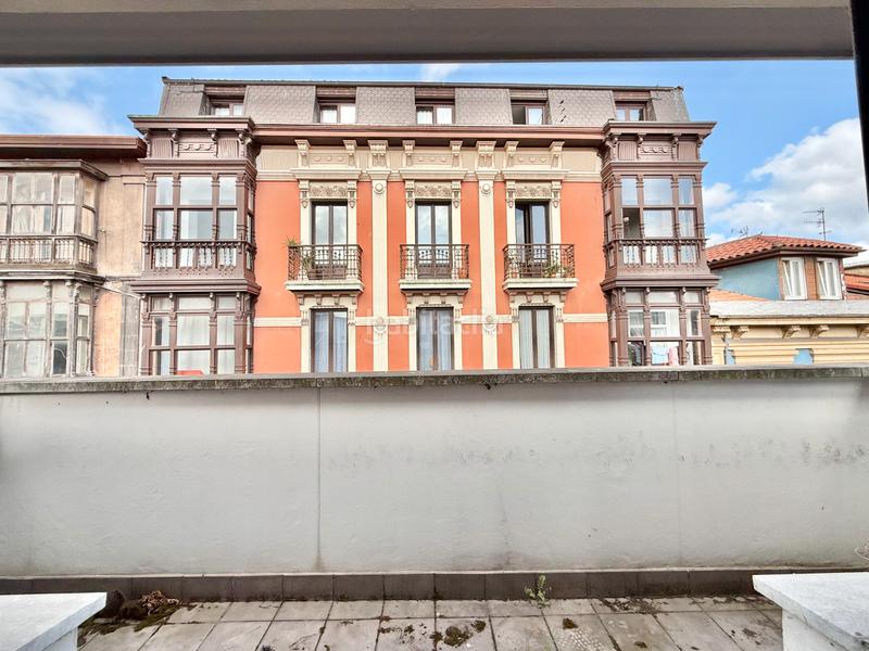 Foto dea87966-f2a3-4541-976f-c6fd9cad44c8. Edifici a Centro Avilés