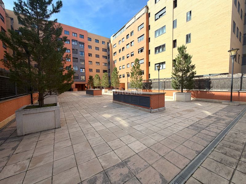 Foto 0a34cc22-b0e0-4d34-8c15-9b6ec7bf16f6. Pis amb calefacció aparcament piscina a Sanchinarro Madrid