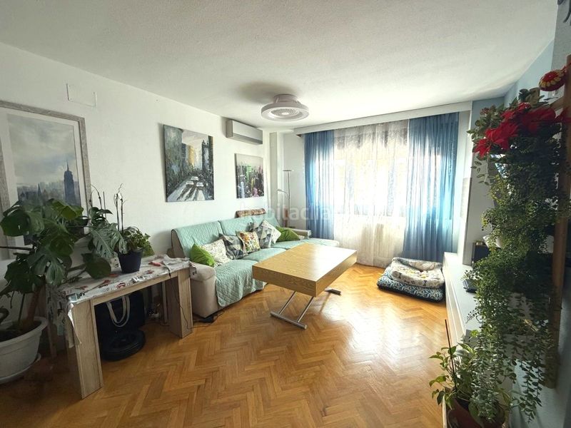 Foto 6b0bc745-d23a-4bc0-803d-3783fb94b371. Pis amb calefacció aparcament piscina a Sanchinarro Madrid