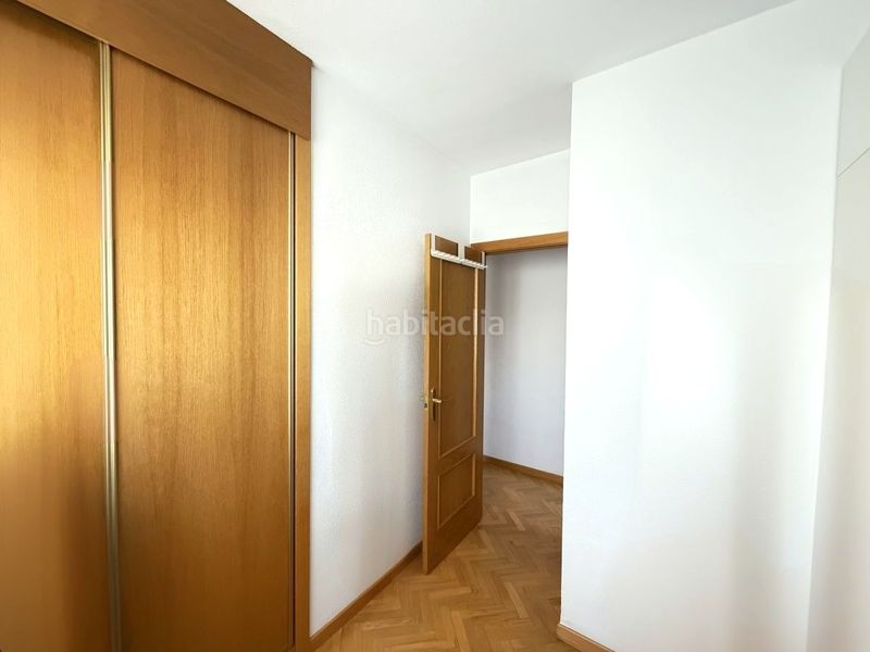 Foto cf39c63c-fb42-4b32-9207-ea0c9bcdbb3c. Pis amb calefacció aparcament piscina a Sanchinarro Madrid