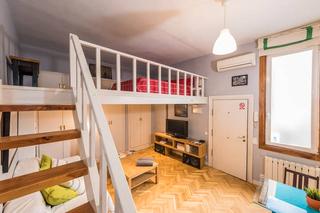 Appartement  Calle de hortaleza. Piso de 1 habitacion y 1 wc,