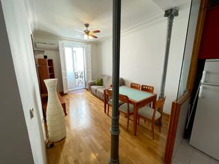 Affitto Appartamento  Calle de las infantas. Piso de 1 habitacion y 1 wc, 2 balcones a la calle