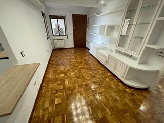Alquiler Piso  Calle de castrojeriz. Piso de 2 habitaciones