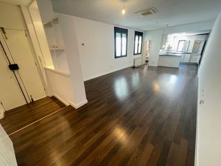 Affitto Appartamento  Calle de san bartolomé. Piso exterior de 2 habitaciones y 2 balcones, con 2 wc y aire ac