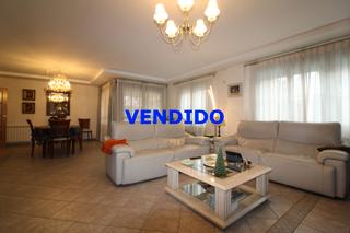 Casa aparellada en Miramadrid. Chalet pareado