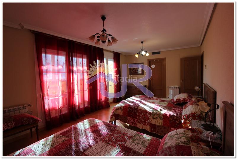 Foto 4f915ac1-26ad-4223-9a66-f873785c9ee1. Chalet con camino riscaldamento parcheggio in Miramadrid Paracuellos de Jarama