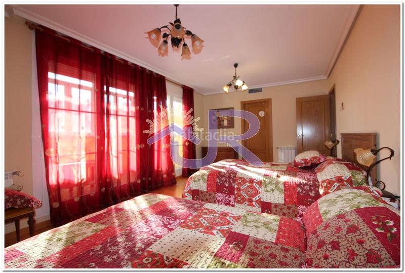 Foto 9560f81b-be3a-4dcc-b833-752a0d177bef. Chalet con camino riscaldamento parcheggio in Miramadrid Paracuellos de Jarama