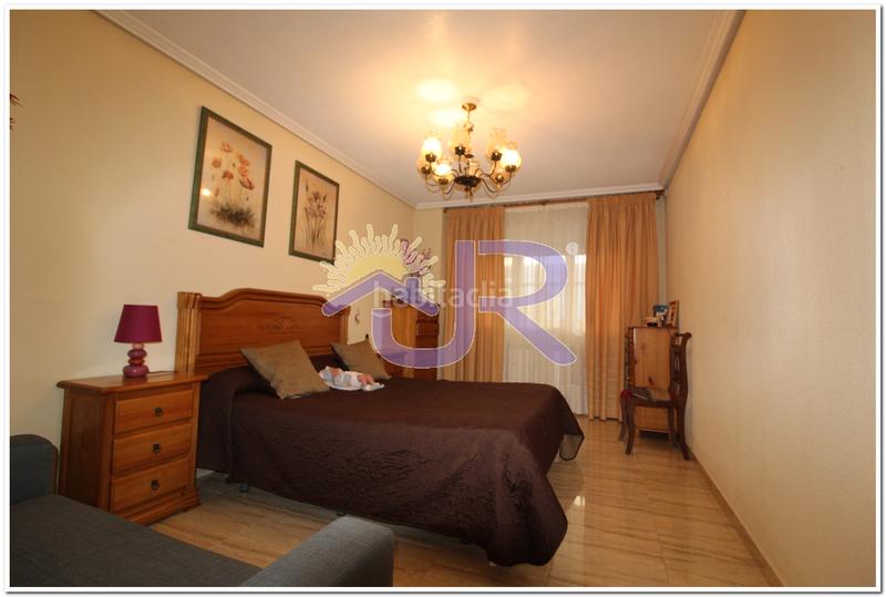 Foto d46000d6-a821-43a8-8799-c5b9fbd50366. Chalet con camino riscaldamento parcheggio in Miramadrid Paracuellos de Jarama