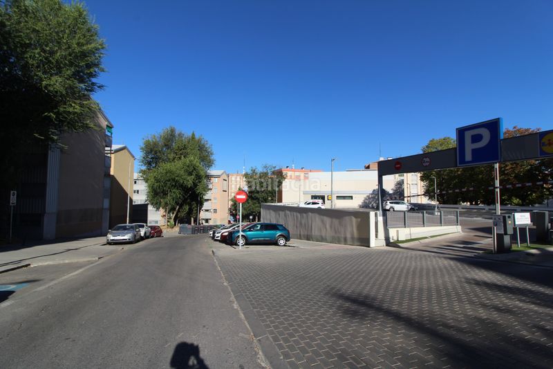 Foto d5a8a709-1767-45f2-b552-b69cf4b27e5d. Pis a Ventas Madrid