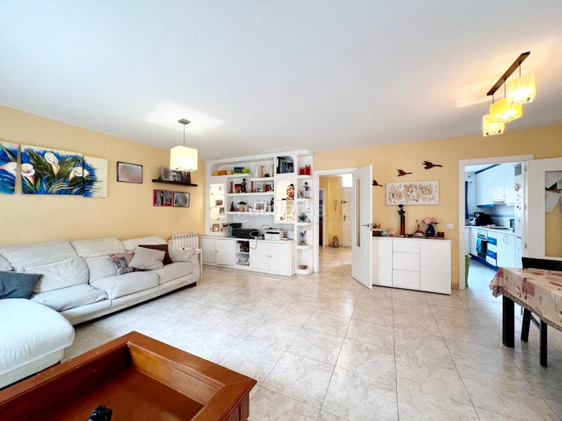 Foto 99e7b6b1-3a79-4b7d-b7d0-8f9febba7a58. Semi detached house with heating parking in Ensanche Alcalá de Henares