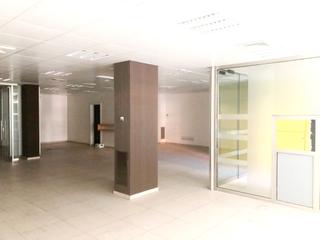 Lloguer Local Comercial  Avenida de valladolid. Amplio local comercial de 6 estancias junto al centro comercial