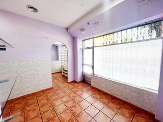 Location Local commercial  Avenida juan de austria. Local con 2 escaparates y 6 estancias en avda. juan de austria.