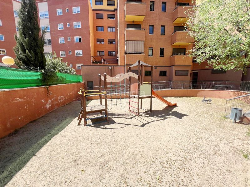 Foto 1d7802da-883b-42c0-9d1e-555c95c789d2. Pis amb xemeneia calefacció piscina a Ensanche Alcalá de Henares