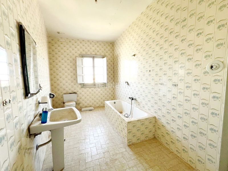 Foto 0f1a5d15-ef48-407f-a047-88a2397739b4. Casa amb xemeneia a Corpa
