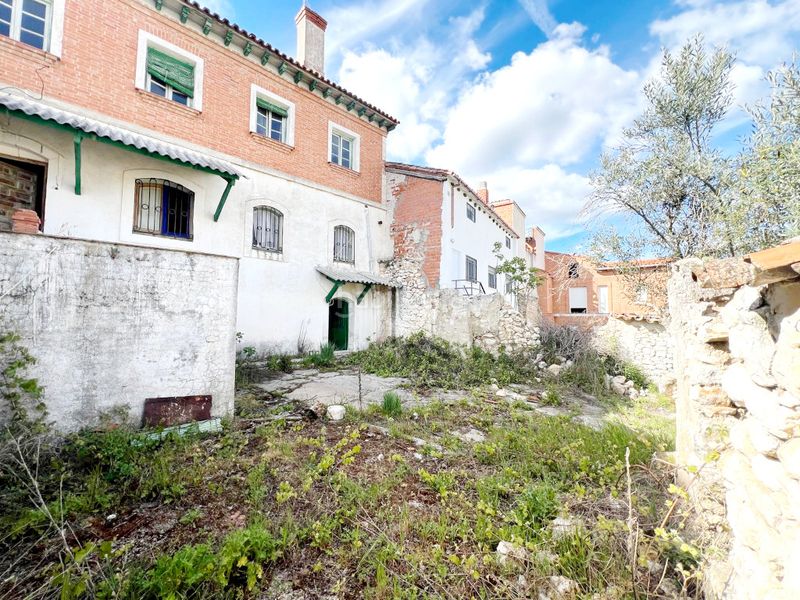 Foto 299a5035-5cc5-4a2e-b103-d2fbdde28f89. Casa amb xemeneia a Corpa