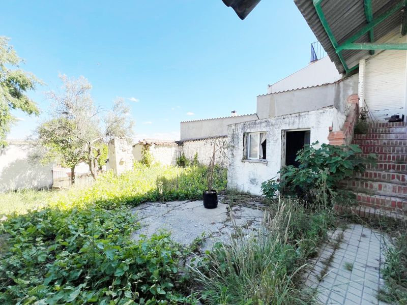 Foto b5754eb6-0ffc-49e3-b88e-b9fbeffcd23a. Casa amb xemeneia a Corpa