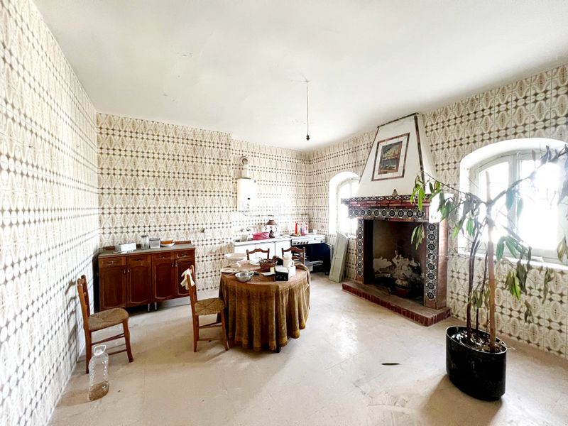 Foto c2007a83-f376-4682-a7c9-f907374404d0. Casa amb xemeneia a Corpa