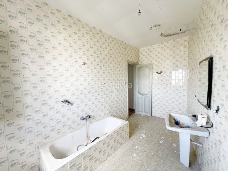 Foto c3cc0b2b-5f88-4127-8260-dfef9922a753. Casa amb xemeneia a Corpa