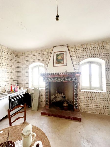 Foto c743e6d8-88ca-4345-88eb-bc310c51e823. Casa amb xemeneia a Corpa