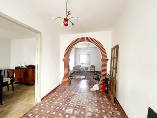 House  Calle mayor. Oportunidad! gran chalet en la localidad de corpa para reformar