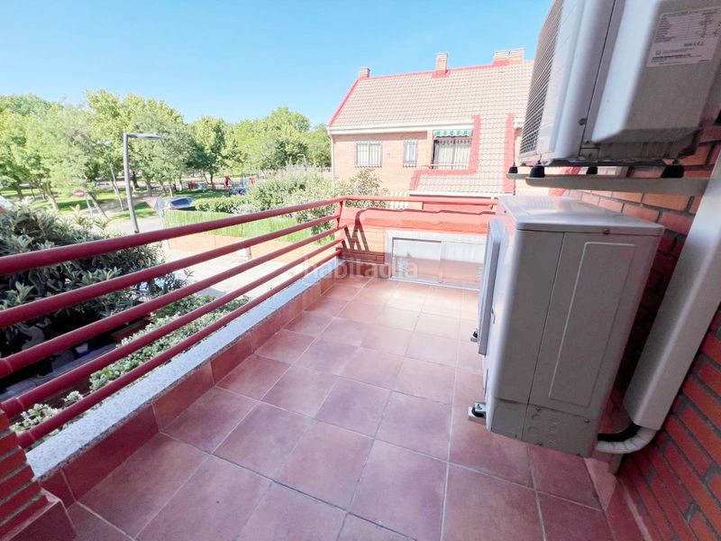 Foto e0f88e9c-8791-4123-b73d-72bf7efb714b. Xalet amb xemeneia calefacció aparcament a Sector 3 Getafe