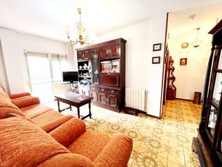Etagenwohnung  Calle del muelle. Piso amueblado de 3 dormitorios y un baño en primera planta con