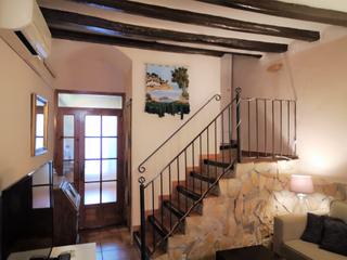 Rent Country house in Centre-Nucli Antic. Casco antiguo casa reformada
