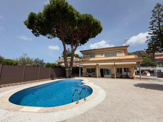 Lloguer Casa a Cabrils. Chalet a 4 vientos con piscina en cabrils. alquiler:4000€ y vent
