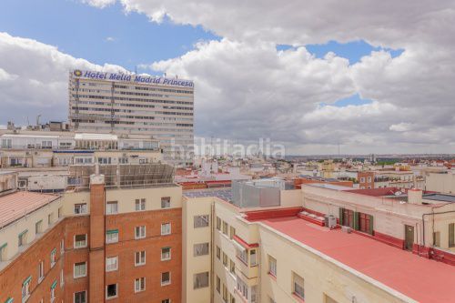 Foto 536b07b2-72b4-4ea6-8ffd-943f7d99ce6f. Àtic amb calefacció a Argüelles Madrid