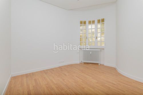 Foto 5f8d8713-f521-4c58-9f29-407e1ab14b3d. Àtic amb calefacció a Argüelles Madrid