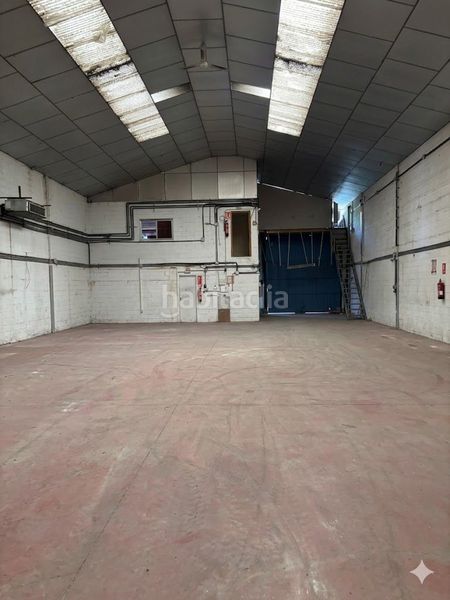 Foto b3e5d2b5-7029-4394-90ea-f5d9abac2e12. Nave industrial  en venta en barrio la estación, 3 dormitorios. en Madrid