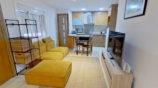 Etagenwohnung  Carrer bòbiles. Bonito piso muy luminoso de 2 hab. para entrar a vivir