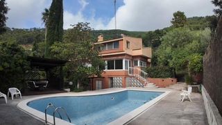 Chalet in Torrelles de Llobregat. Son tres parcelas!! posibilidad construir otra casa.