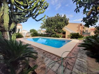 Location Chalet  Carrer del llobarro. Gran villa en alquiler para larga duración