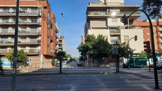Locale commerciale in Avenida principe asturias 44. Local comercial junto a av. juan de borbón