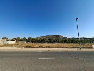 Residential Plot  Calle de la sierra del taibilla. Gran parcela comercial y deportiva en urb. montepinar