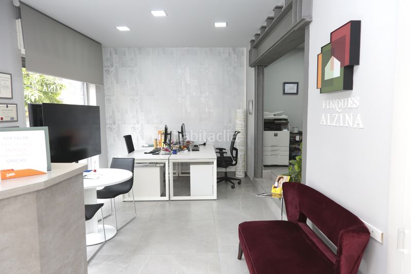 Foto 3810fc76-3761-4813-8b89-b2b6be6842f3. Local comercial a El Pedró Cornellà de Llobregat
