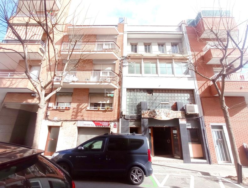 Foto bf2e53a5-d008-49e6-a52a-4f0412aed343. Local comercial a El Pedró Cornellà de Llobregat