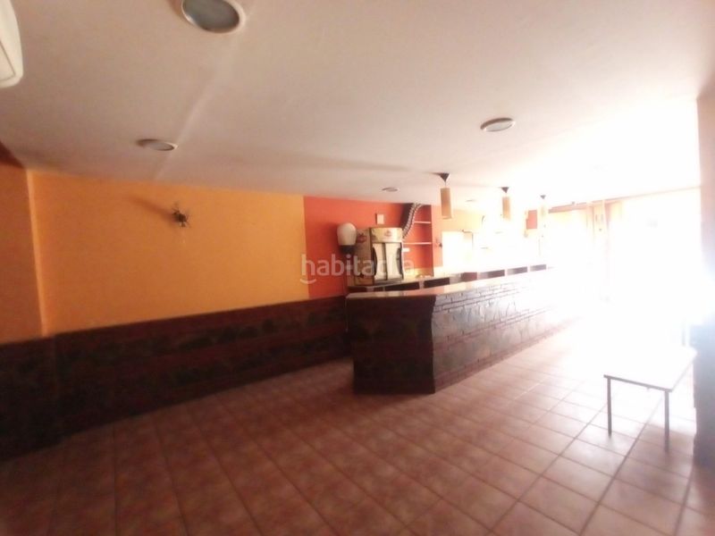 Foto f8cb25f1-dd1e-41aa-a067-10a40bae4f22. Local comercial a El Pedró Cornellà de Llobregat