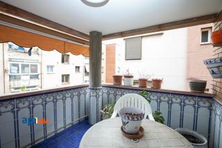 Pis a El Gall. Espacioso y cómodo piso en el barrio del gall, esplugues de llob