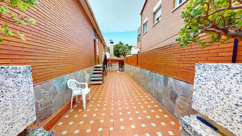Foto 0fe1b606-989f-49ee-8e98-9ec897fe0b3d. Casa amb calefacció aparcament a La Roureda Viladecans