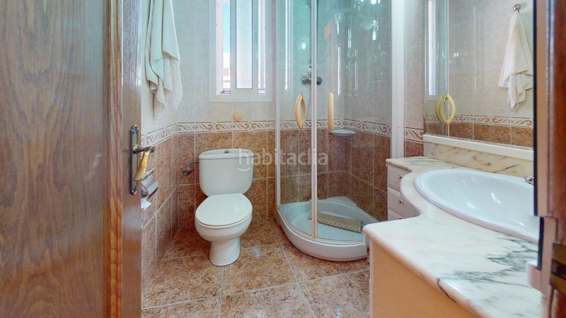Foto 15c7cdbd-9d9a-445e-afc7-21d64ca729a6. Casa amb calefacció aparcament a La Roureda Viladecans