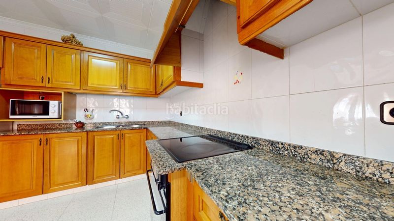 Foto 239077f2-ad38-4743-a726-2bf30a3ff050. Casa amb calefacció aparcament a La Roureda Viladecans