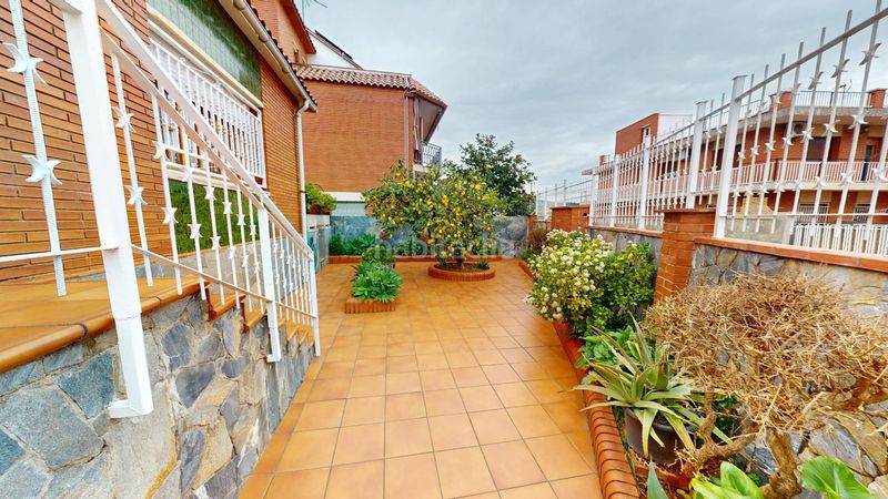 Foto 77fe2b44-35f0-4ec7-a53c-703daa8603b1. Casa amb calefacció aparcament a La Roureda Viladecans
