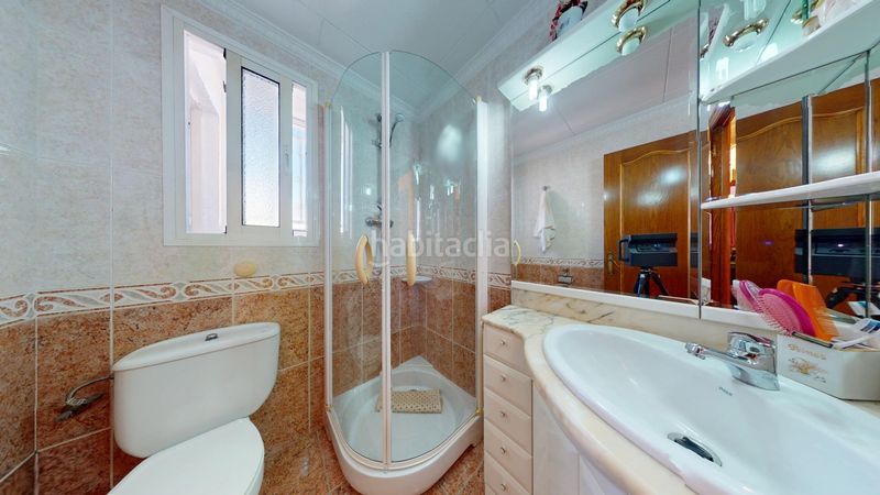 Foto 8a39ed2d-30b2-4a00-a437-76061441c164. Casa amb calefacció aparcament a La Roureda Viladecans