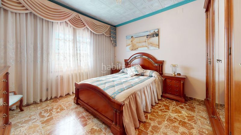 Foto b76ab768-fe2c-4ac0-a5aa-03d9424865ef. Casa amb calefacció aparcament a La Roureda Viladecans