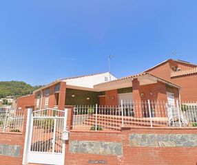 Maison  Carrer de l'acàcia. Una casa con espacio para vivir, disfrutar y soñar