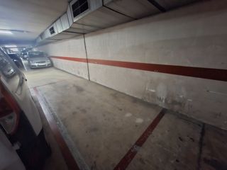 Aparcament cotxe  Carrer dels cedres. Plaza de parquing en venta